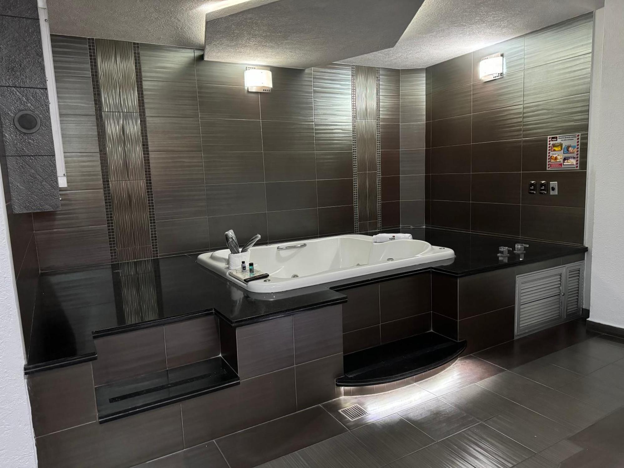 Kuboz Motor Hotel 사포판 외부 사진